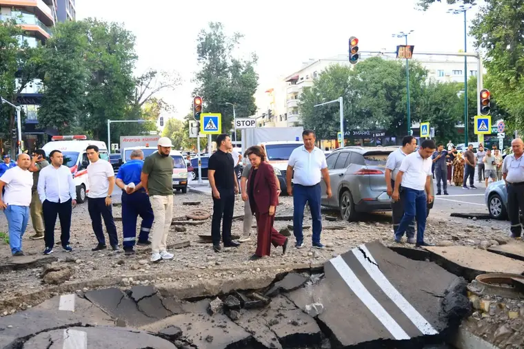 Причины повреждения дороги на улице Глинки выясняют