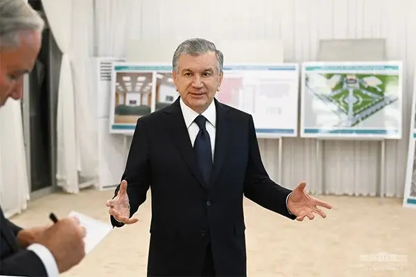 President gets acquainted with the presentation of projects to be implemented in Khorezm region