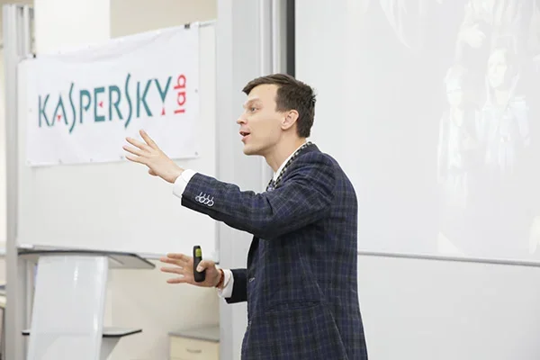 Эксперт Kaspersky Lab провел презентацию об киберугрозах в IUT