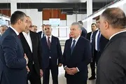 Президенты Узбекистана и Азербайджана посетили швейную фабрику