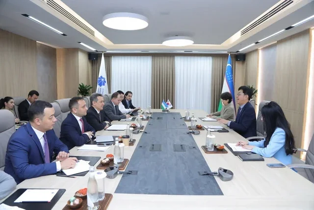 Minister of Digital Technologies Meets with South Korean Ambassador