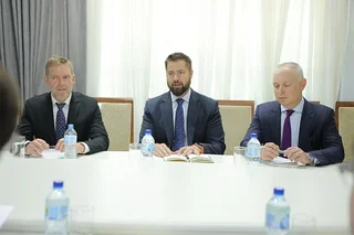 Oʻzbekiston investitsiyalar vaziri oʻrinbosari General Motors va UzAuto Motors kompaniyalari bilan hamkorlik istiqbollarini muhokama qildi