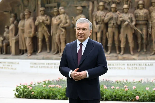 Президент Узбекистана поздравил ветеранов с 80-летием Победы
