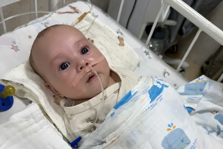 Родители трехмесячного Леона просят помочь собрать средства на лечение