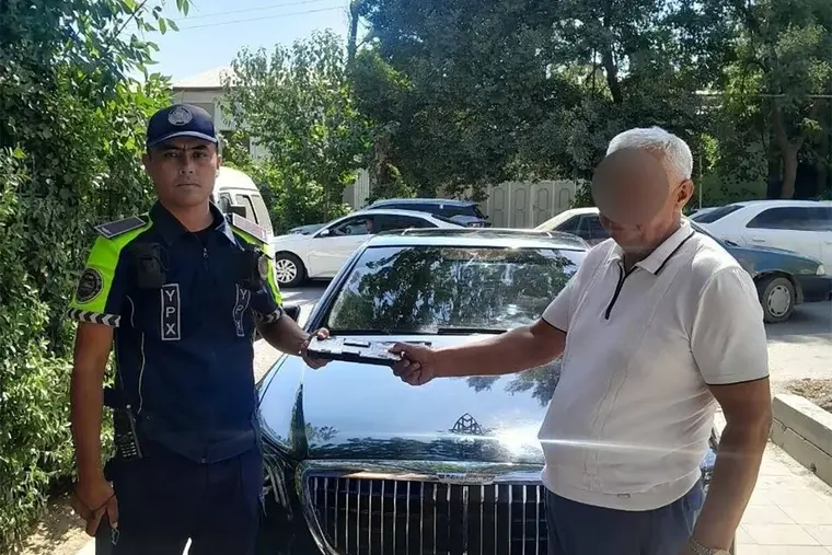В Самарканде водитель Mercedes не уступил скорой