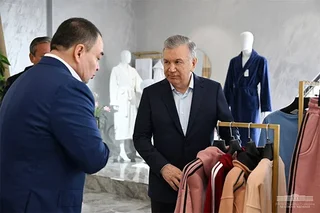 Шавкат Мирзиёев посетил предприятие текстильного кластера «Асака текстиль»