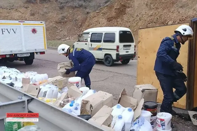 На перевале Камчик перевернулся грузовик, пострадавших нет