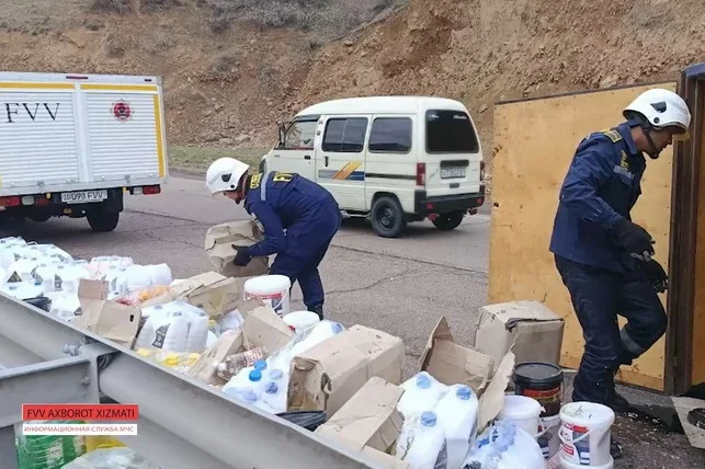 Қамчиқ довонида юк машинаси ағдарилди, жабрланганлар йўқ