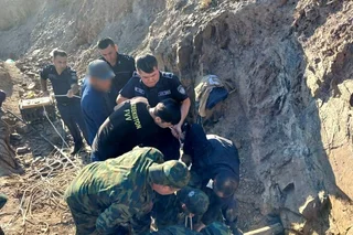 Спасатели МЧС спасли упавшего в колодец мужчину