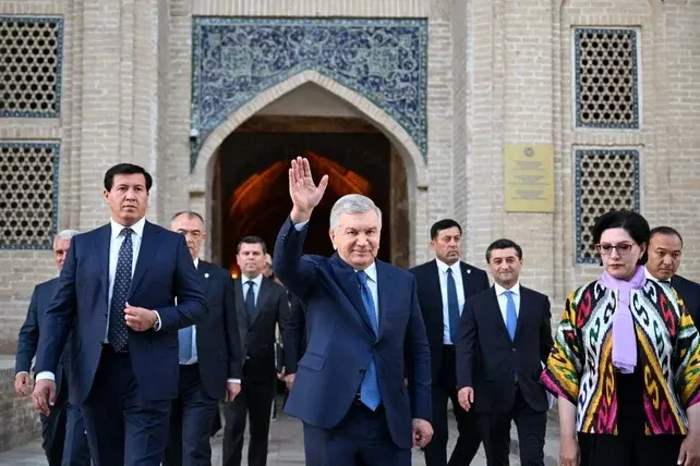 Президент Шавкат Мирзиёев эски Бухорода бўлди