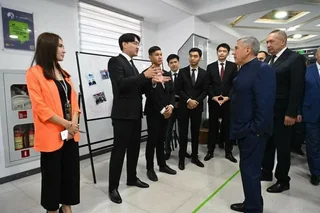 Президент Татарстана посетил IT-парк города Джизака