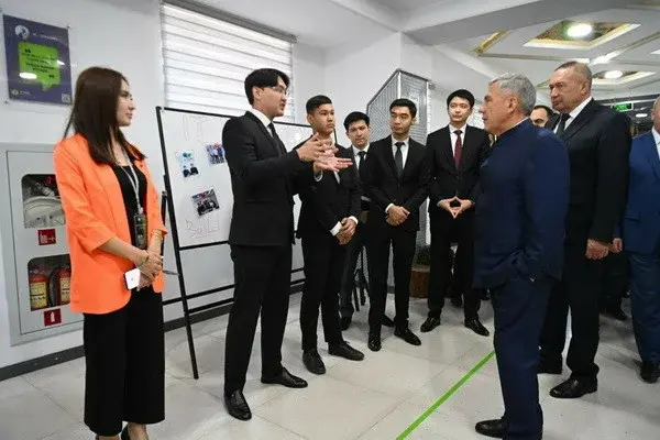 Президент Татарстана посетил IT-парк города Джизака