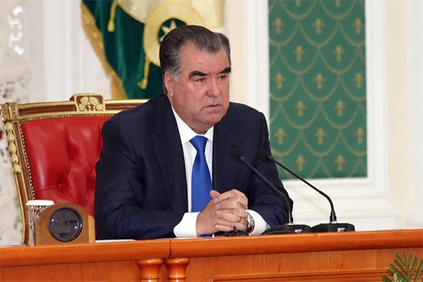 Президент Таджикистана поздравил Шавката Мирзиёева с победой на выборах