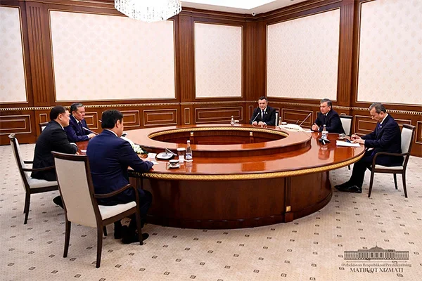 Президент Узбекистана встретился с торага Жогорку Кенеша Кыргызстана