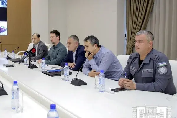 Typical techniques for improving road safety are discussed