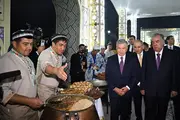 Мирзиёев посетил фестиваль национальных блюд в Авазе