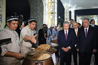 Oʻzbekiston Prezidenti MDH mamlakatlari milliy taomlari festivalida boʻldi