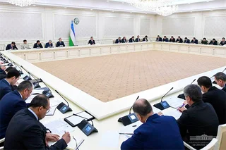 Мирзиёев: Необходимо быть советником предпринимателей, показать им, как правильно считать и платить налоги