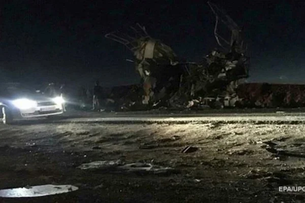 В Иране смертник напал на автобус с военными