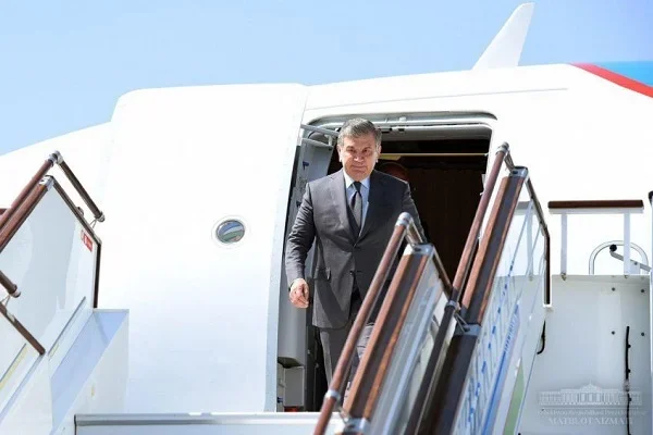 Shavkat Mirziyoyev arrives in Astana