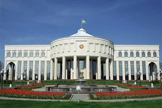 Глава Узбекистана принял вице-президента «Боинг»