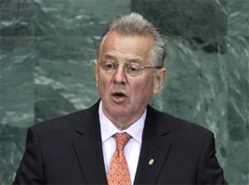 Pal Schmitt arrives in Tashkent with official visit